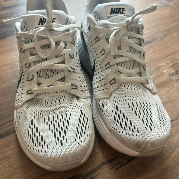Nike Lunarglide White and Black Running Shoes - Picture 4 of 10